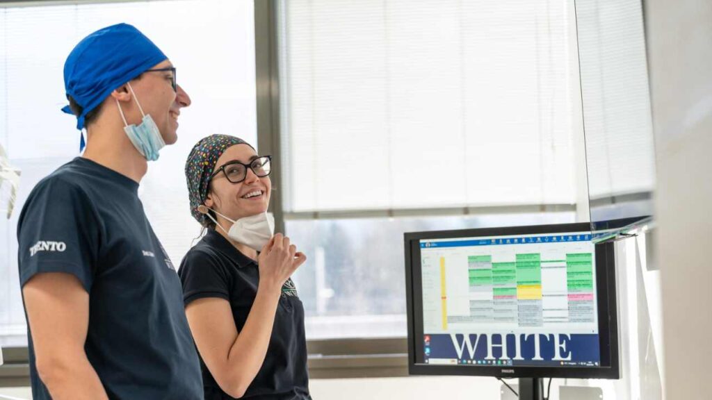 Igiene Orale con la Tecnica GBT: La Soluzione Ideale per Denti Sensibili 3 dentista trento
