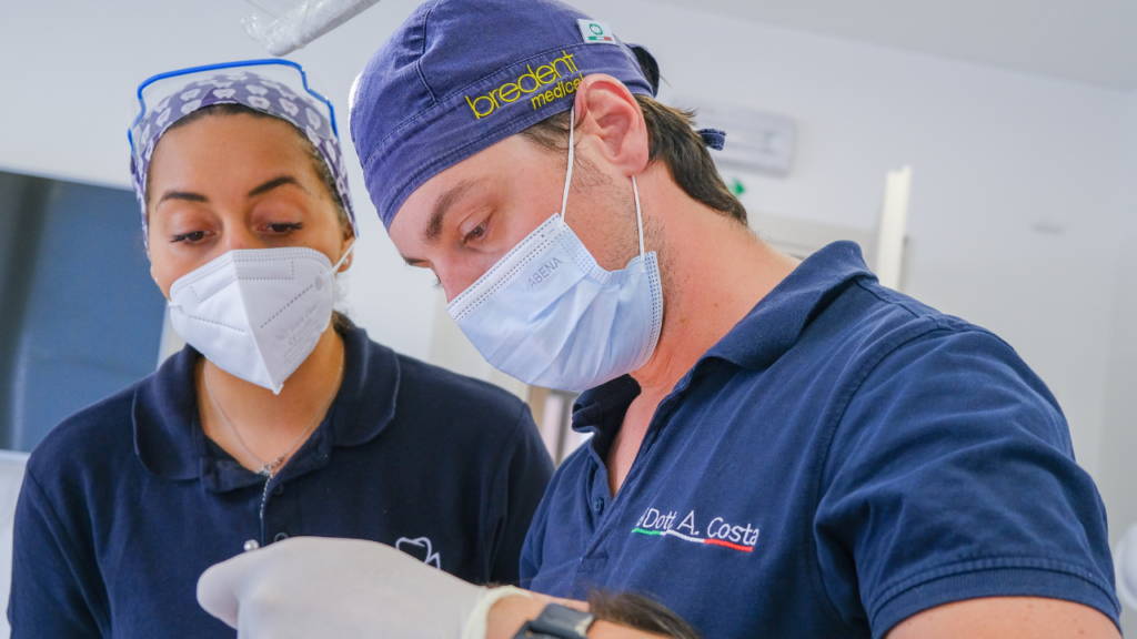 Impianti Dentali: Guida Completa alla Procedura e al Recupero